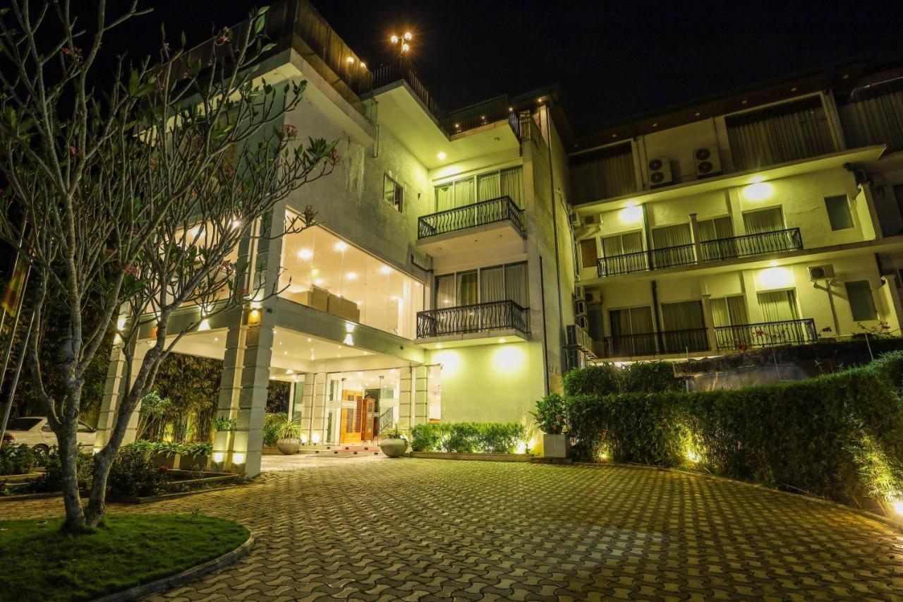 Hotel Ganthera 캔디 외부 사진