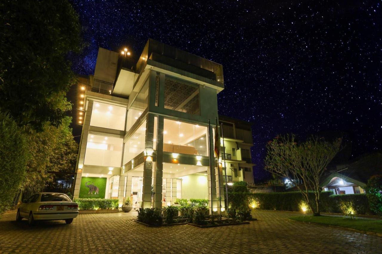 Hotel Ganthera 캔디 외부 사진