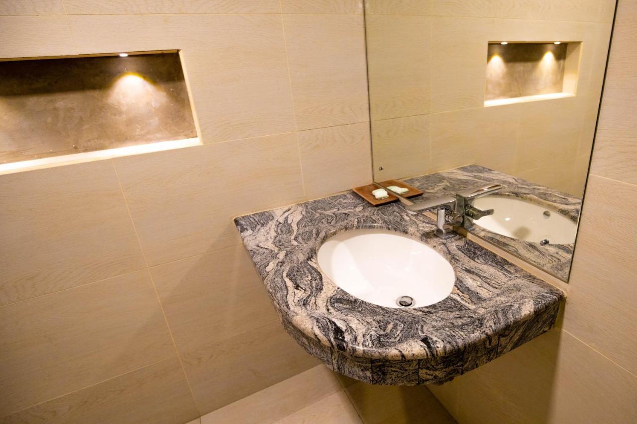 Hotel Ganthera 캔디 외부 사진