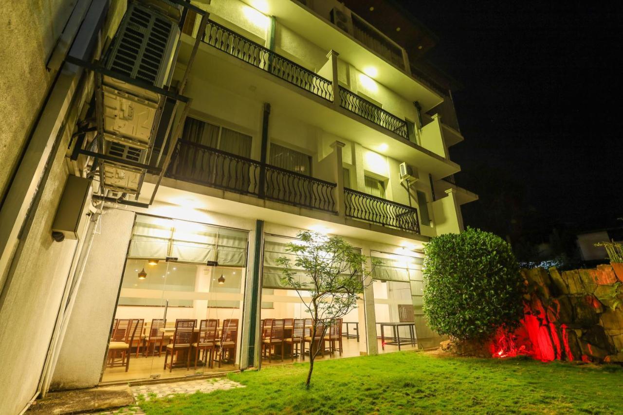Hotel Ganthera 캔디 외부 사진